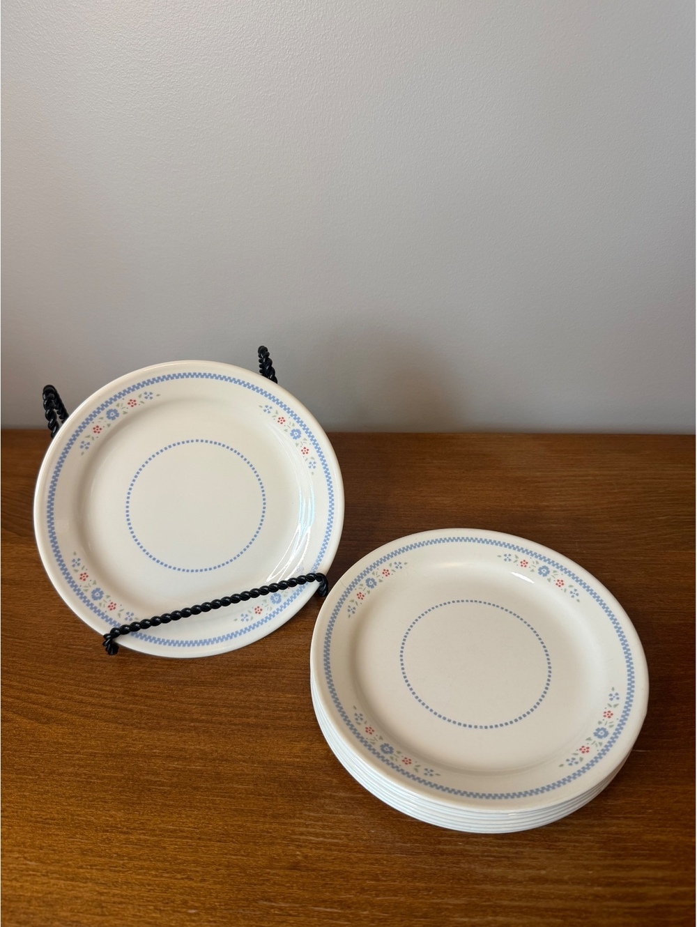 Corelle Needlepoint salad/bread plates set of 8